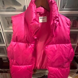 Old Navy Women’s Pink Puffer Vest-never worn